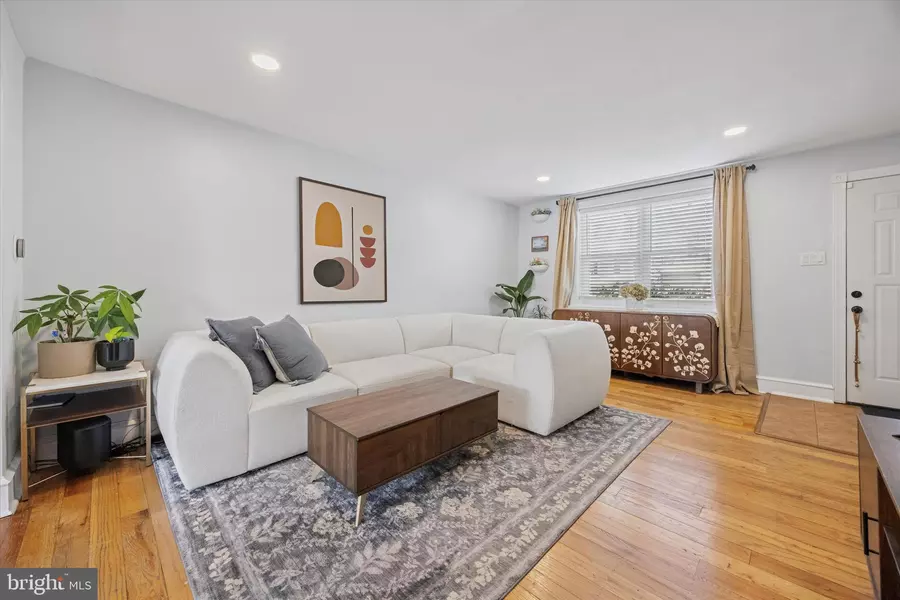 386 DAWSON ST, Philadelphia, PA 19128