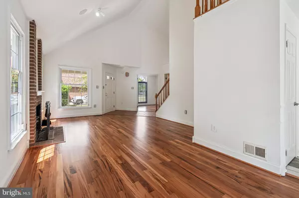 Herndon, VA 20171,3220 KINROSS CIR