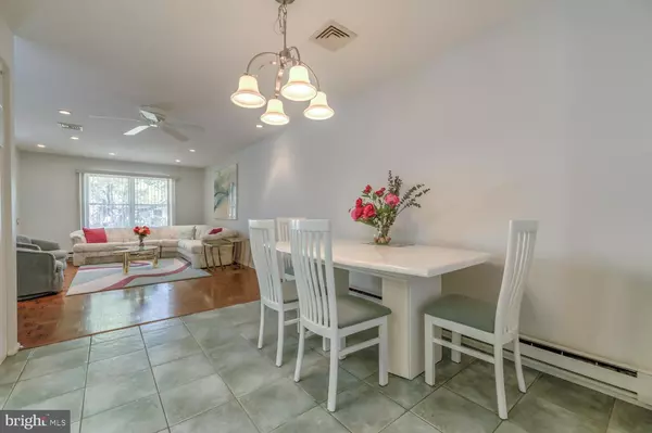 Monroe Township, NJ 08831,301 YARDLEY DR #A