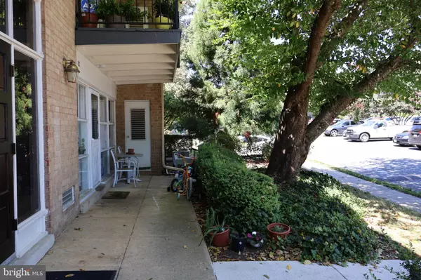 Annandale, VA 22003,4927 AMERICANA DR #108
