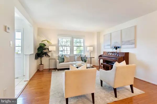 Annandale, VA 22003,7462 COVENT WOOD CT