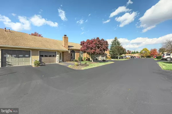 Hanover, PA 17331,402 DEERFIELD DR #402