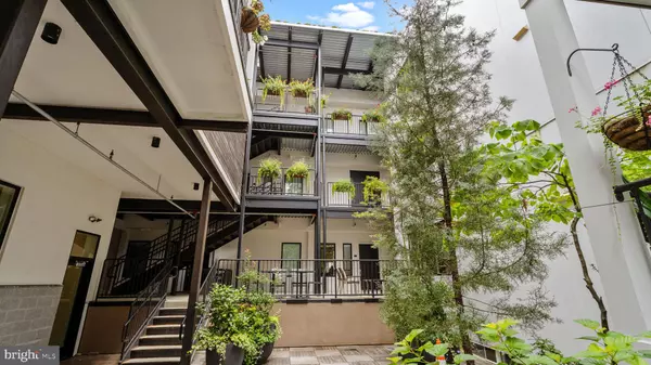 Philadelphia, PA 19119,520-28 CARPENTER LN #3B