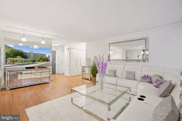 Arlington, VA 22204,5300 COLUMBIA PIKE #103