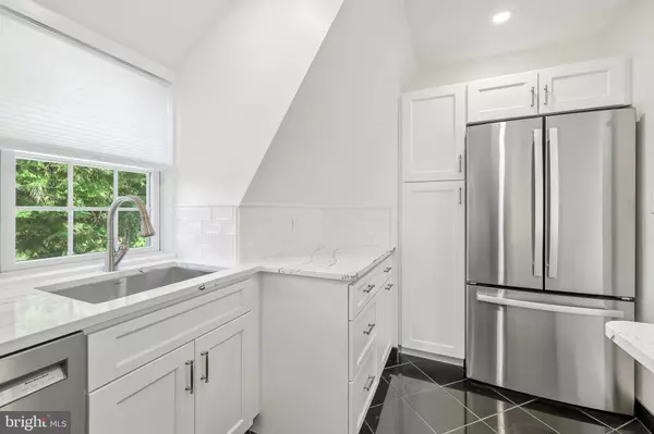 Wilmington, DE 19807,22 CENTER MEETING RD #B