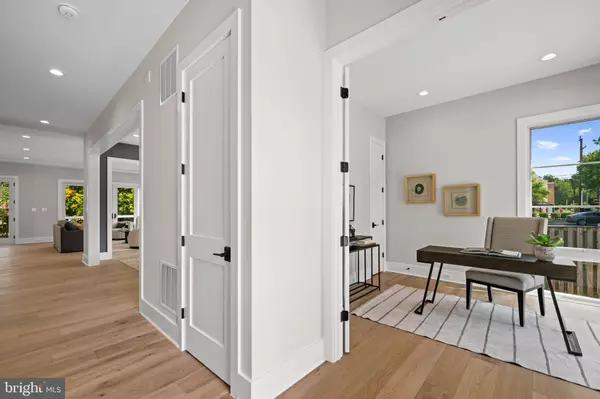 Arlington, VA 22207,4771 26TH ST N