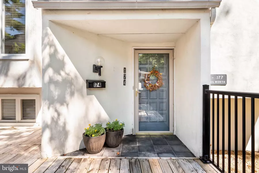 174 E KENILWORTH CIR, Newtown Square, PA 19073