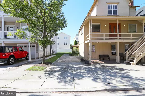 Wildwood, NJ 08260,208 E MAPLE AVE