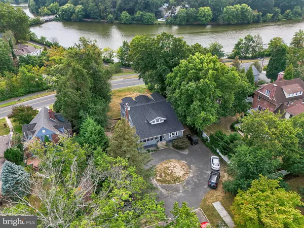 Collingswood, NJ 08108,1 LAKESHORE DR