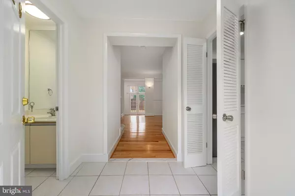 Vienna, VA 22182,1829 JEFFERSONIAN DR
