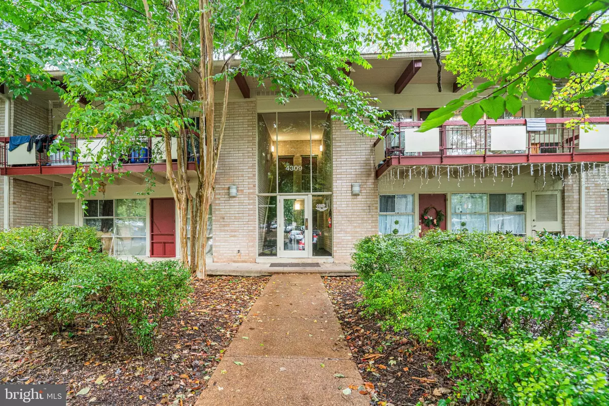 Annandale, VA 22003,4309 AMERICANA DR #10