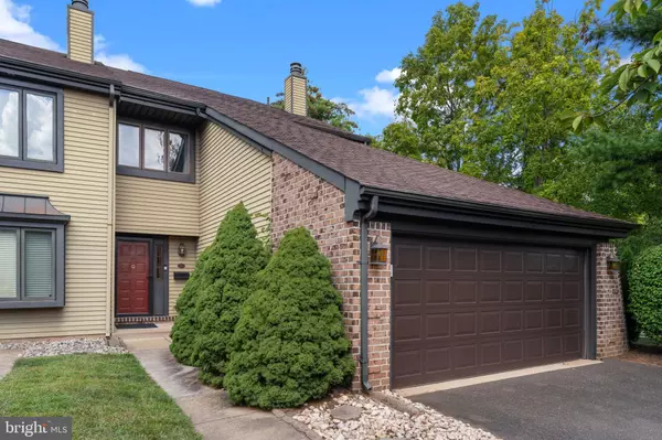 2 FARMINGTON PL, Newtown, PA 18940