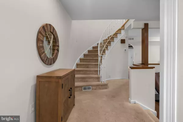 Newtown, PA 18940,2 FARMINGTON PL