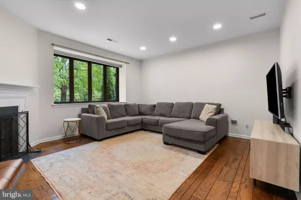 Newtown, PA 18940,2 FARMINGTON PL