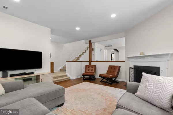 Newtown, PA 18940,2 FARMINGTON PL