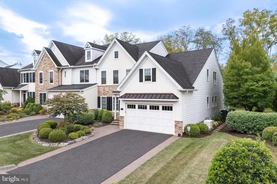 1938 CARRIAGE KNOLL DR, Bethlehem, PA 18015