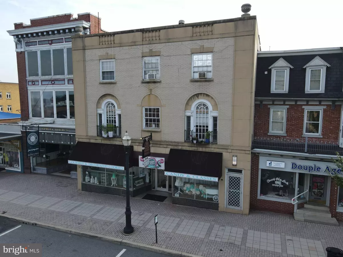 Ephrata, PA 17522,30 E MAIN ST