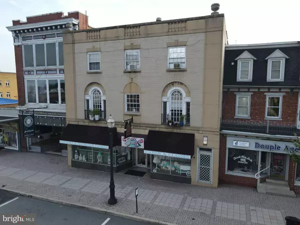 30 E MAIN ST, Ephrata, PA 17522