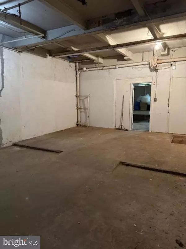 Philadelphia, PA 19104,4084 LANCASTER AVE