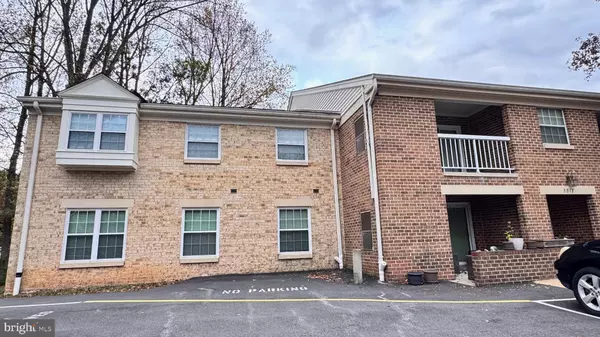 5817 COVE LANDING RD #301, Burke, VA 22015