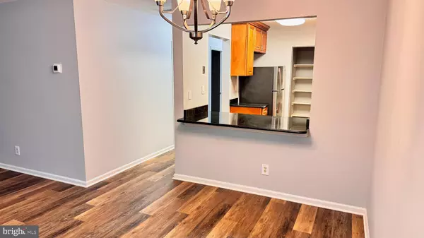 Burke, VA 22015,5817 COVE LANDING RD #301