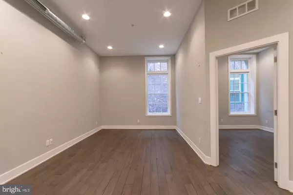 Philadelphia, PA 19106,135 N 3RD ST #UNIT 2C