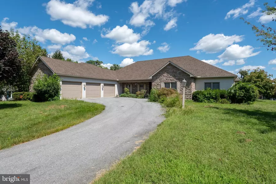 166 HUNTINGWOOD DR, Lancaster, PA 17602