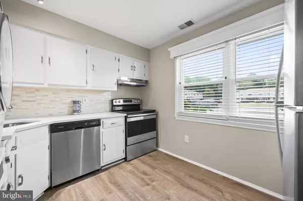 Hamilton, NJ 08690,807 SILVER CT