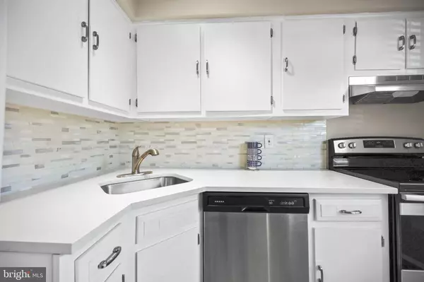 Hamilton, NJ 08690,807 SILVER CT