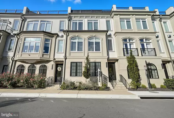 8215 RIVER RD, Bethesda, MD 20817