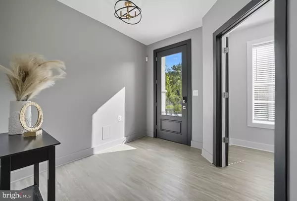 Bethesda, MD 20817,8215 RIVER RD