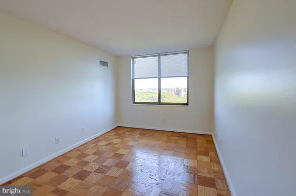 Bethesda, MD 20814,5225 POOKS HILL RD #1606N