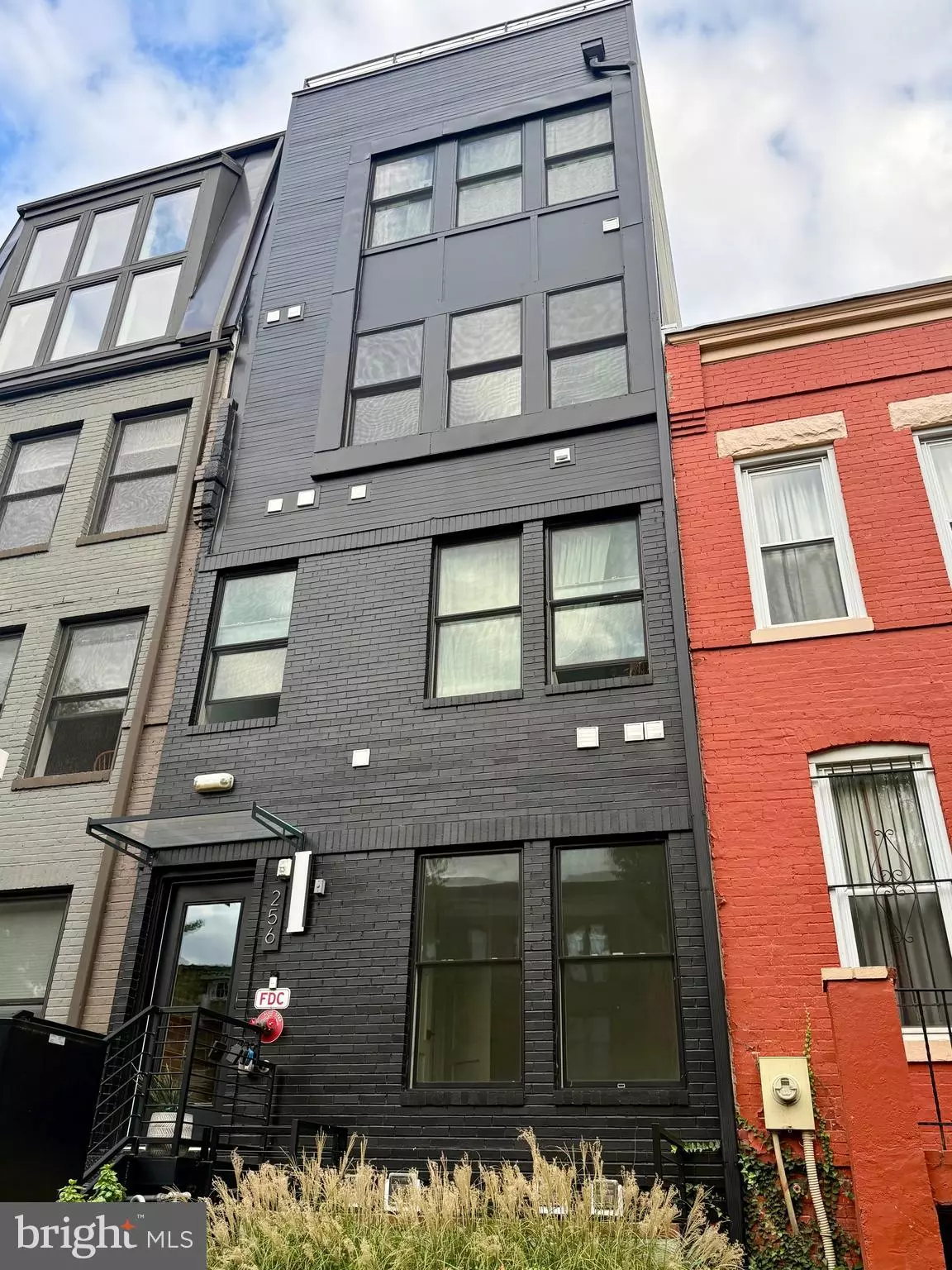 Washington, DC 20003,256 15TH ST SE #3