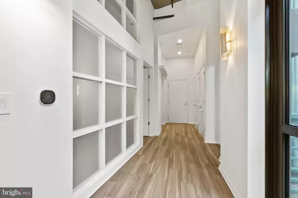 Arlington, VA 22206,2720 S ARLINGTON MILL DR #106