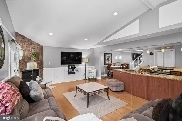 22 CHRISTIAN LN, Cherry Hill, NJ 08002