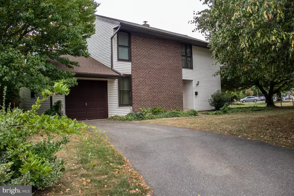 East Windsor, NJ 08520,2 ENFIELD DR