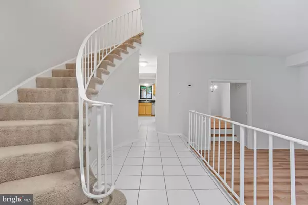 Columbia, MD 21044,10369 MAYWIND CT