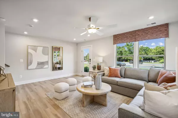 Herndon, VA 20170,2176 GLACIER RD