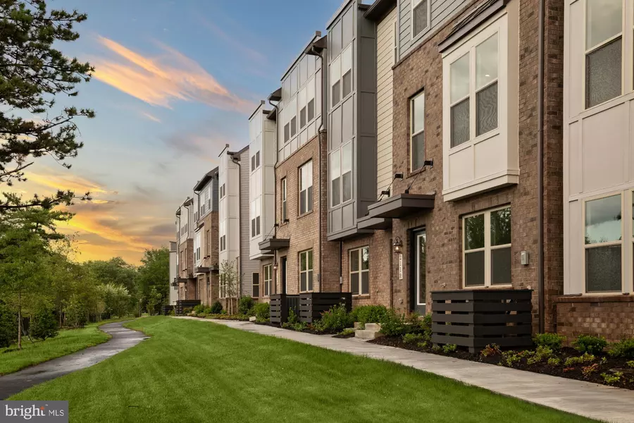 2176 GLACIER RD, Herndon, VA 20170