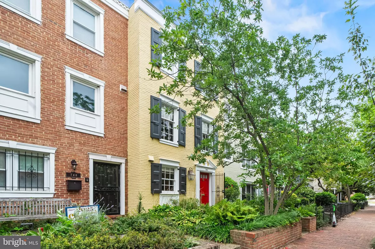 Washington, DC 20003,750 9TH ST SE