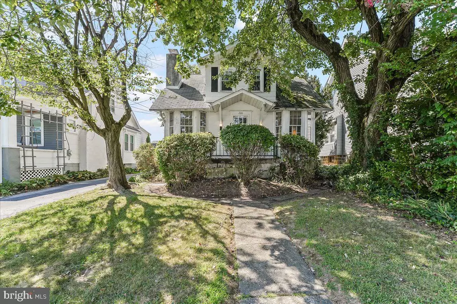 208 E CLEVELAND AVE, Norwood, PA 19074