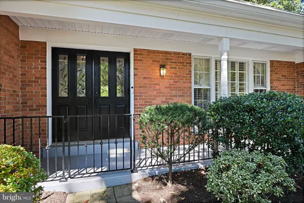 Vienna, VA 22182,10200 TAMARACK DR