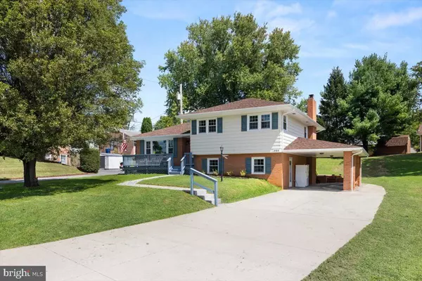 Front Royal, VA 22630,989 S MARSHALL ST