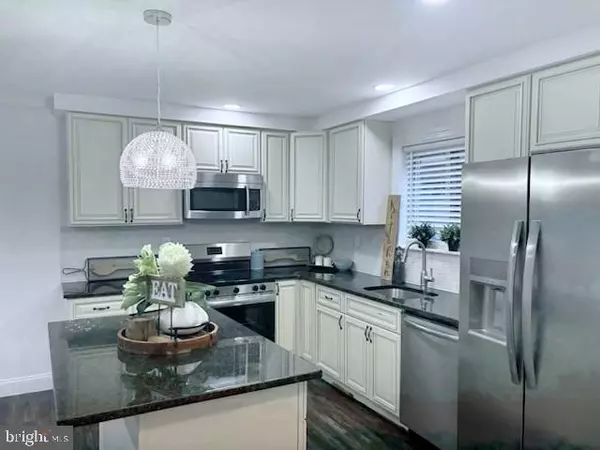 Lawrenceville, NJ 08648,401 MEADOW WOODS LN