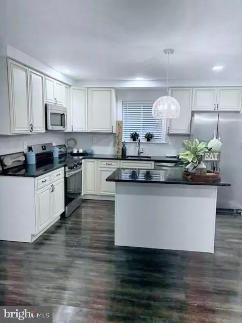 Lawrenceville, NJ 08648,401 MEADOW WOODS LN