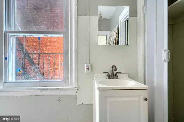 Baltimore, MD 21218,206 E 25TH ST E