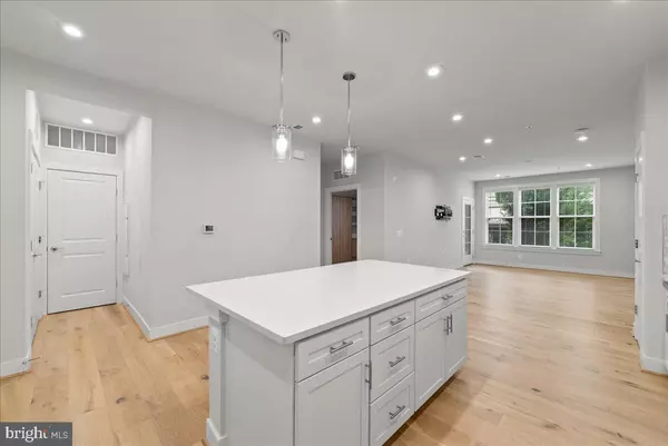 Herndon, VA 20171,2320 FIELD POINT RD #103