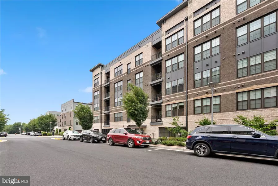 2320 FIELD POINT RD #103, Herndon, VA 20171