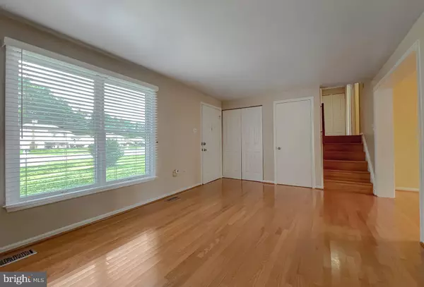 Waldorf, MD 20601,1760 RED OAK LN