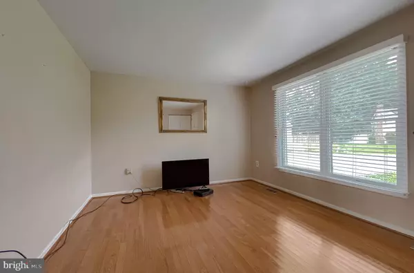 Waldorf, MD 20601,1760 RED OAK LN